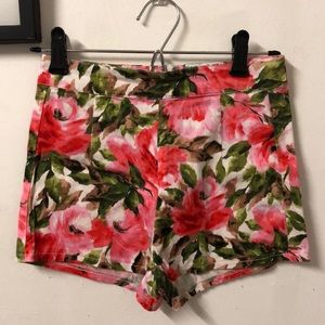 Floral pleated shorts